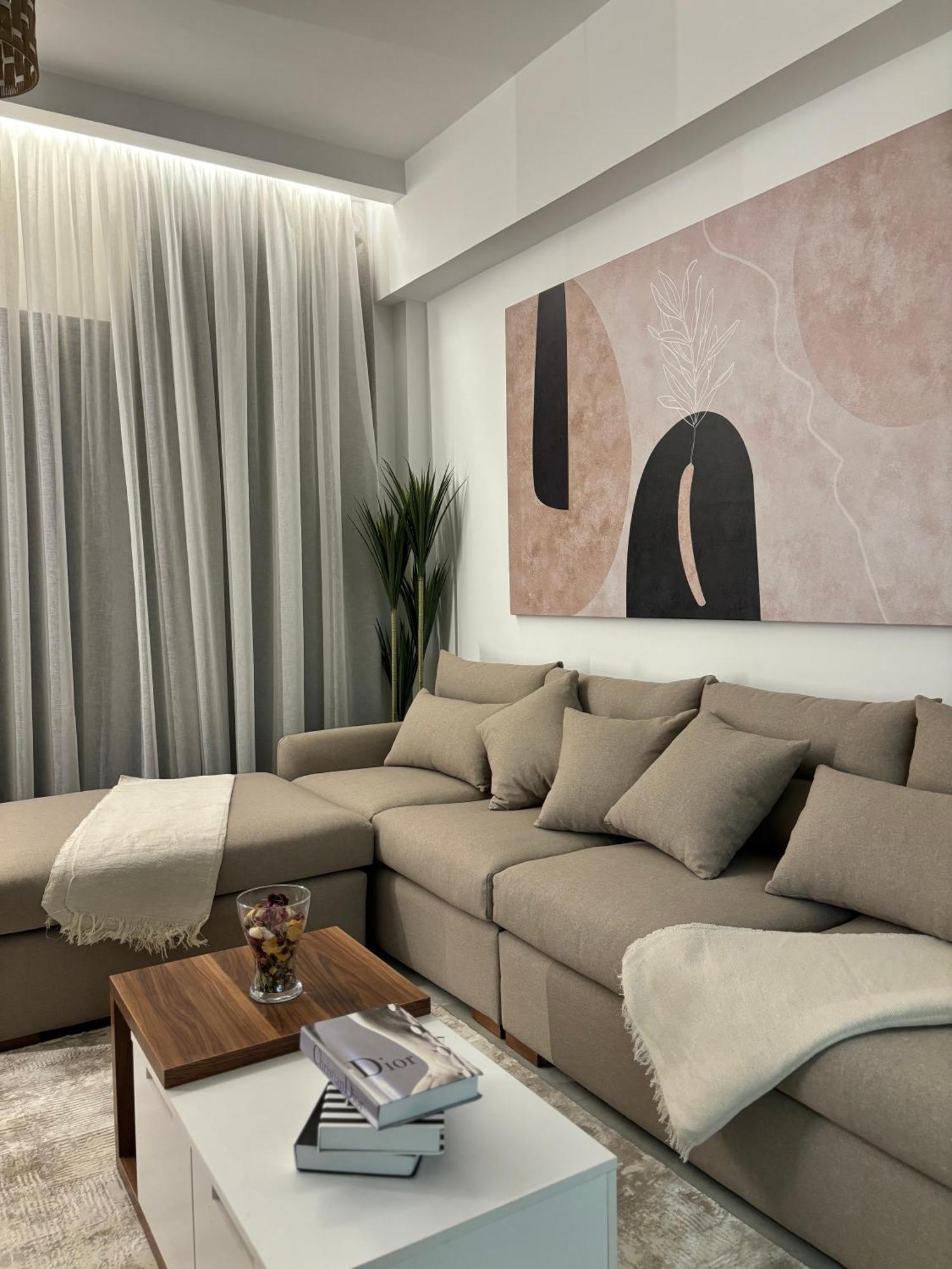 Apartment 2br Modern & Comfy In Luxury Neighbourhood *